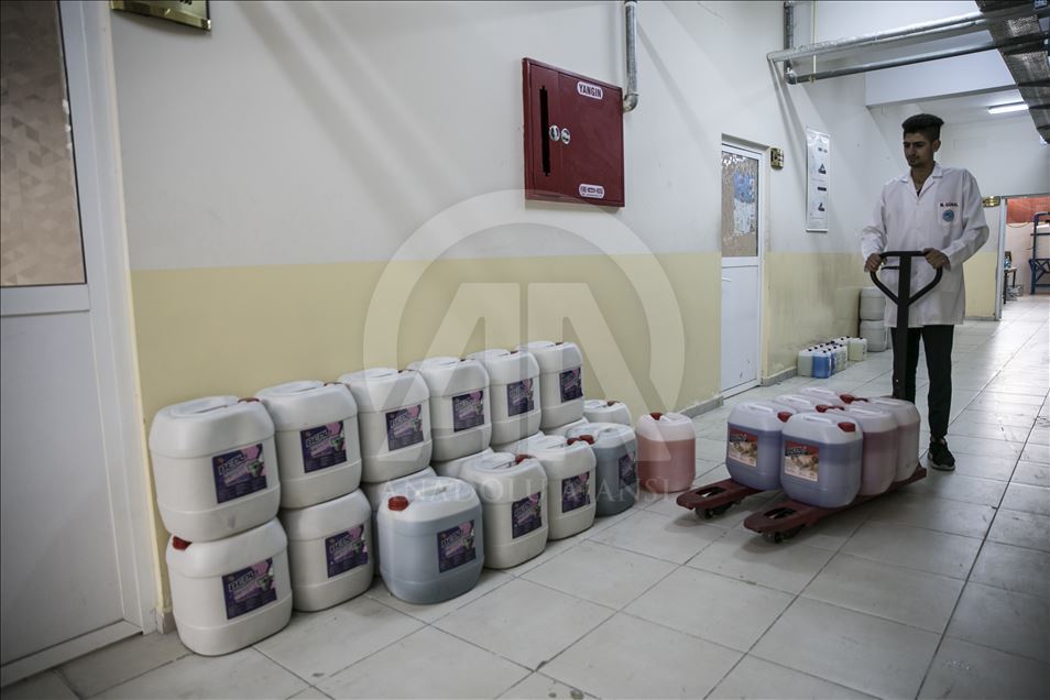 Lisenin bodrumunda deterjan üretip 470 bin liralık ciroya imza attılar