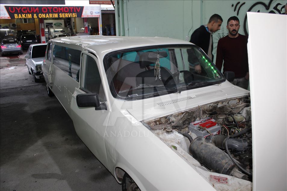Düğünü için 1978 model otomobili limuzine dönüştürdü