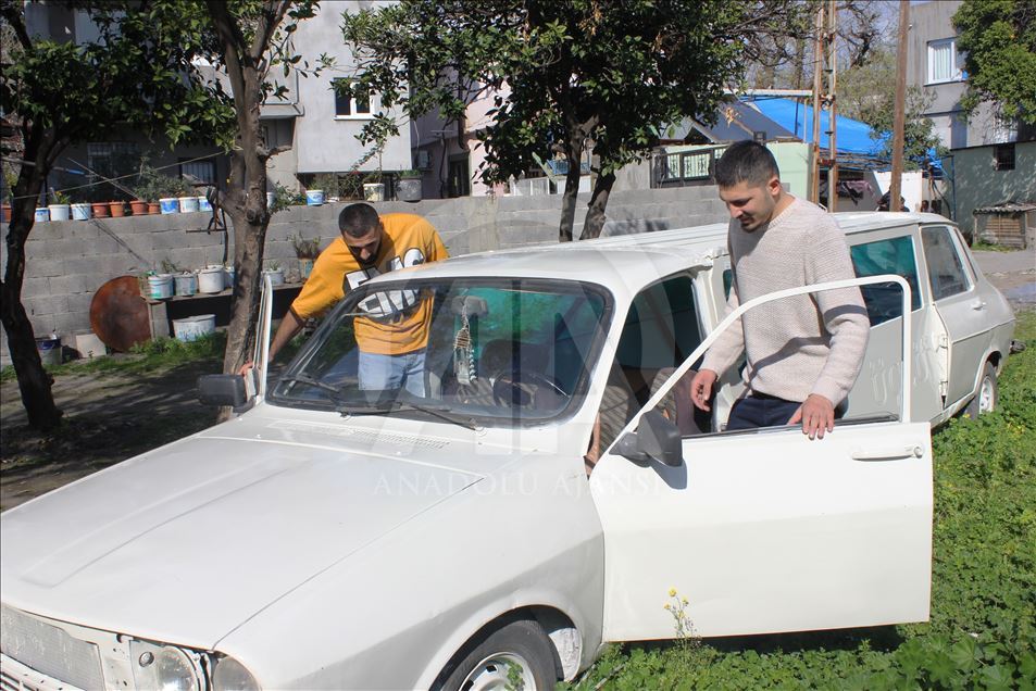 Düğünü için 1978 model otomobili limuzine dönüştürdü