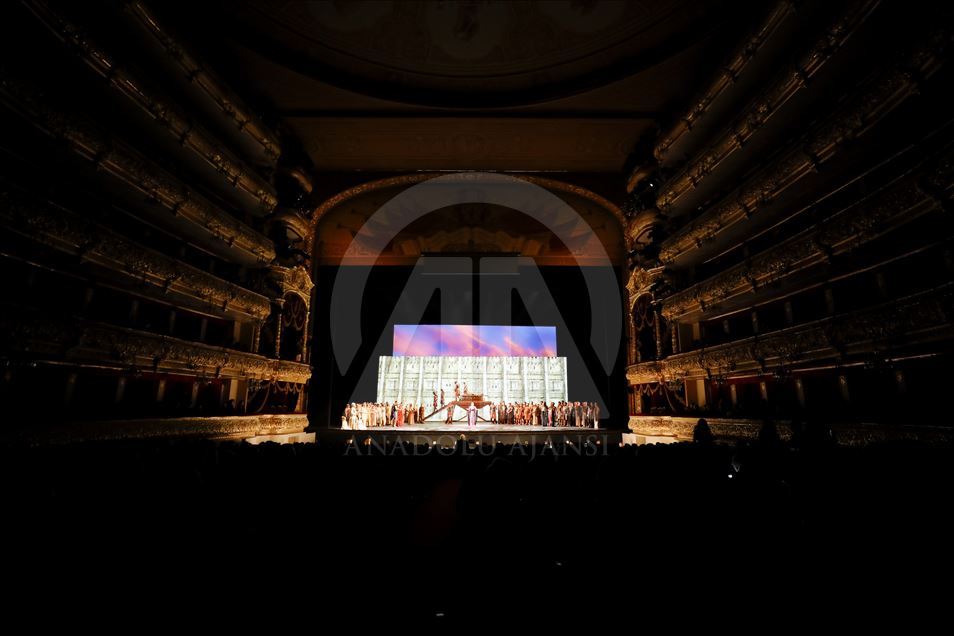 Турецкую оперу "Троя" показали в Большом театре