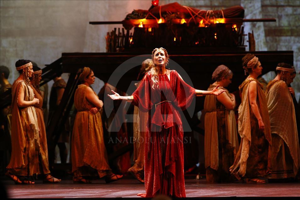 Турецкую оперу "Троя" показали в Большом театре