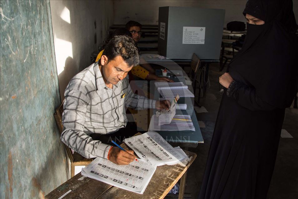Inician las mayores elecciones de la historia en India