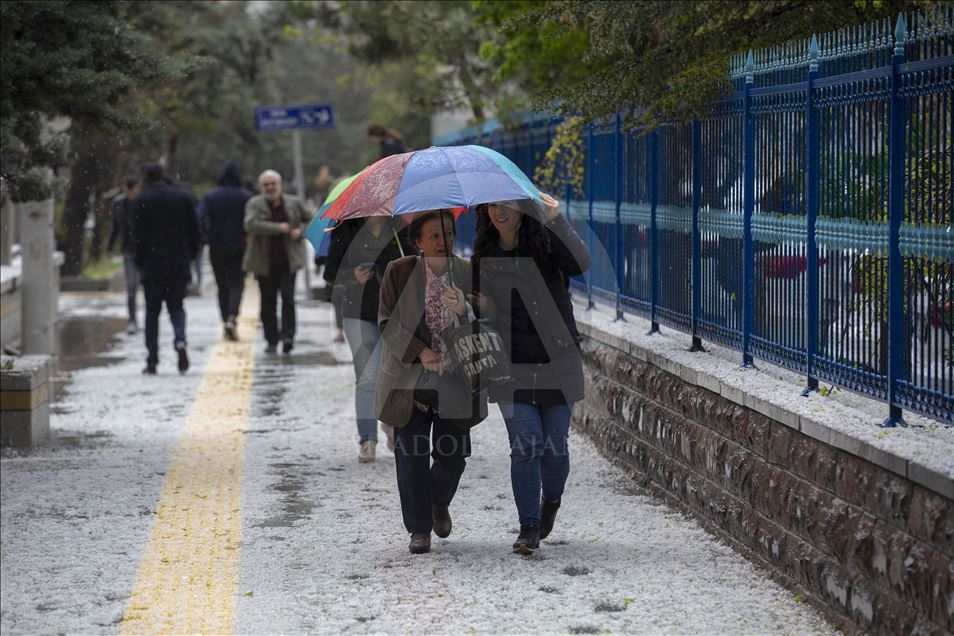 Başkent'te dolu yağışı