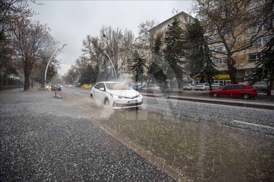 Başkent'te dolu yağışı