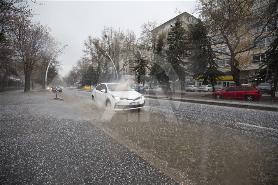 Başkent'te dolu yağışı