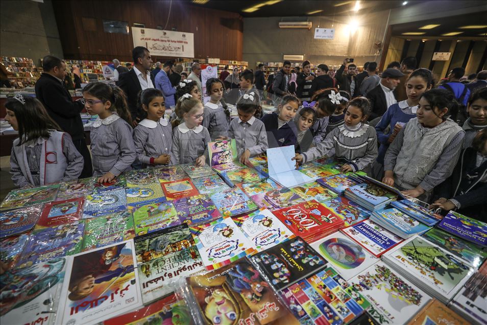 Книжная выставка в Газе проходит в условиях блокады Израиля
