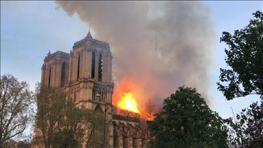 Požar na katedrali Notre Dame u Parizu