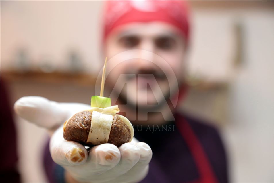 "Suşi"li ve "gelin bohça"lı çiğ köfte menüsü
