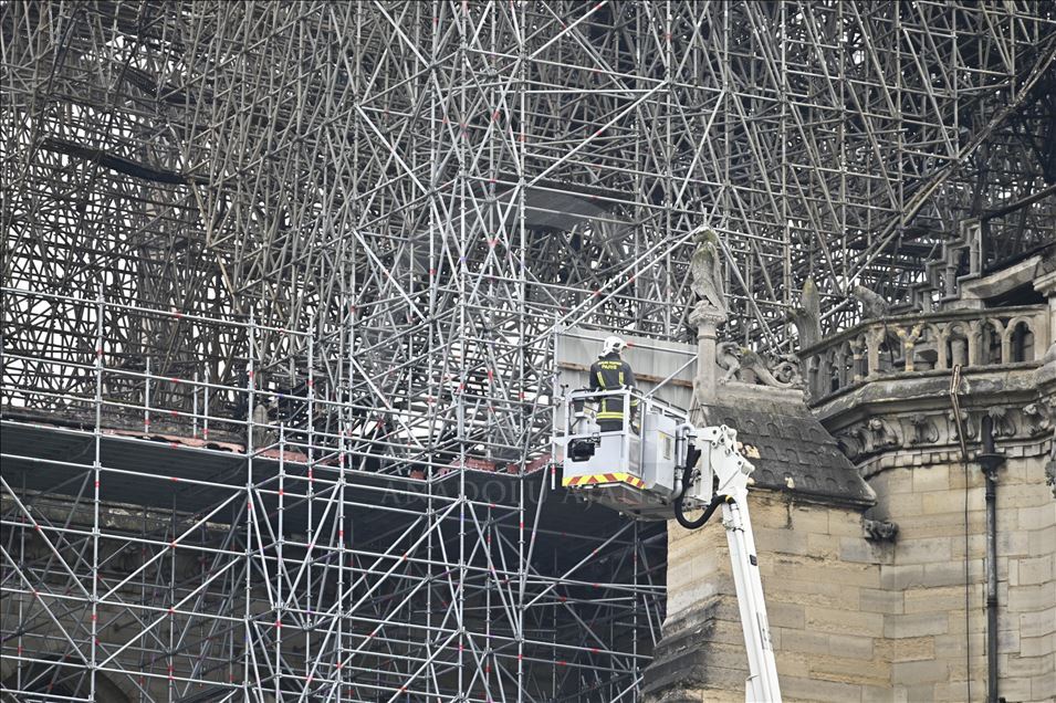 Notre Dame Katedrali'ndeki yangın