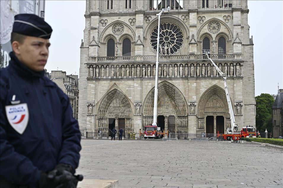 Notre Dame Katedrali'ndeki yangın