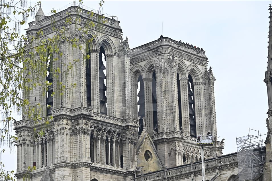 Notre Dame Katedrali'ndeki yangın