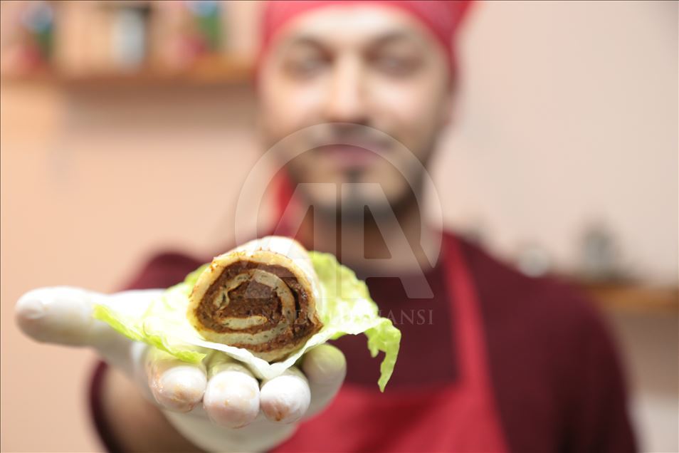 "Suşi"li ve "gelin bohça"lı çiğ köfte menüsü
