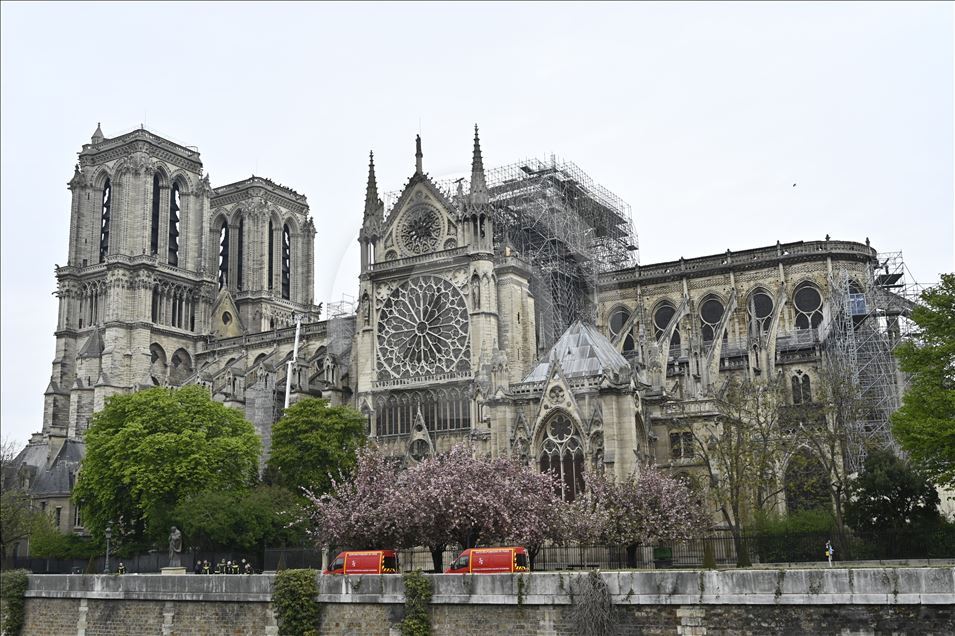 Notre Dame Katedrali'ndeki yangın