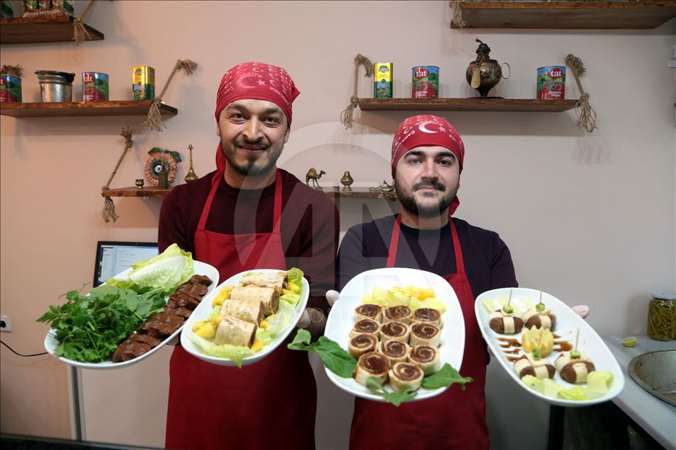 "Suşi"li ve "gelin bohça"lı çiğ köfte menüsü
