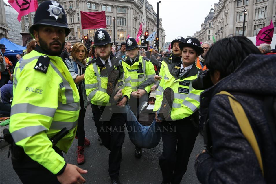 Extinction Rebellion protests continue with new arrests in London
