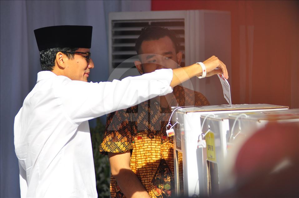 Calon presiden Sandiaga Uno berikan suara 