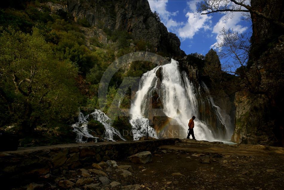 Растет интерес туристов к водопаду Учансу в Турции