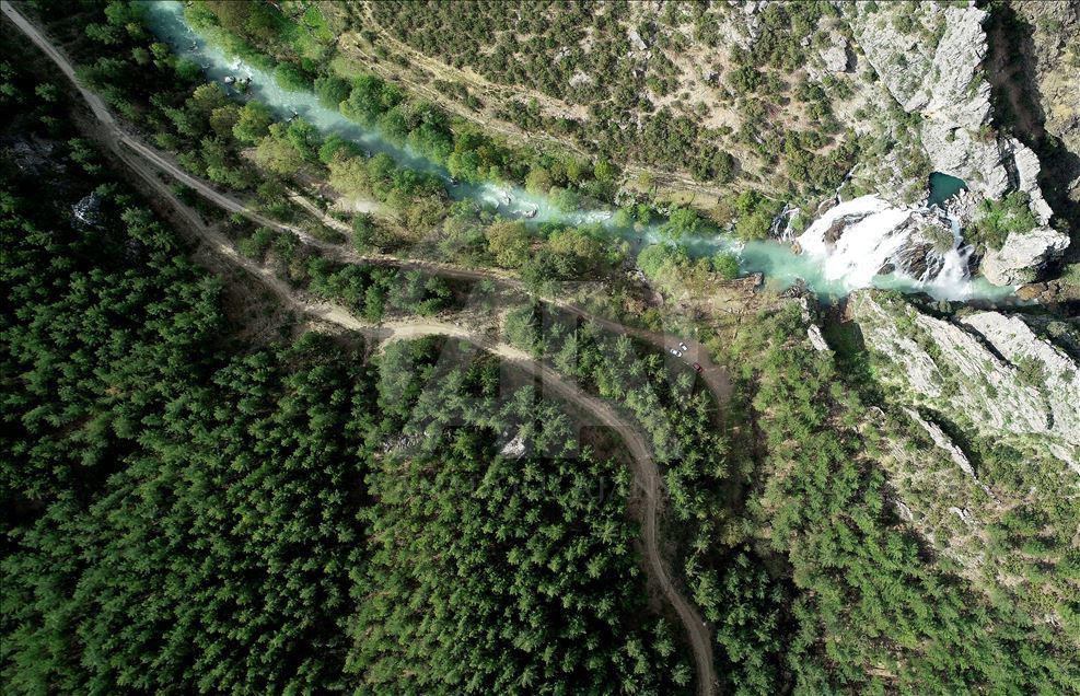 Растет интерес туристов к водопаду Учансу в Турции