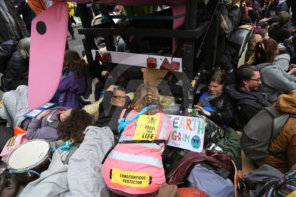 Extinction Rebellion protests continue with new arrests in London