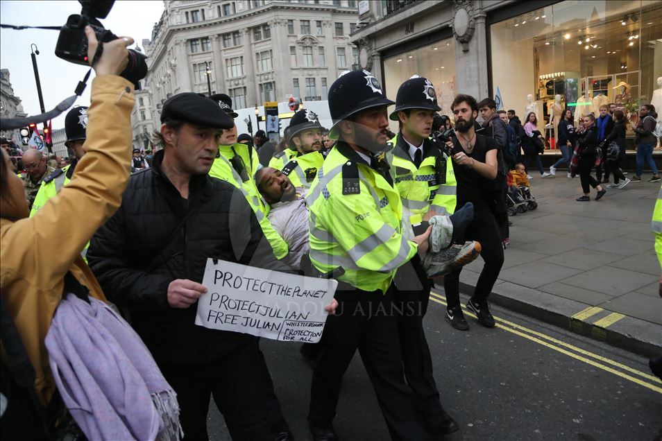 Extinction Rebellion protests continue with new arrests in London