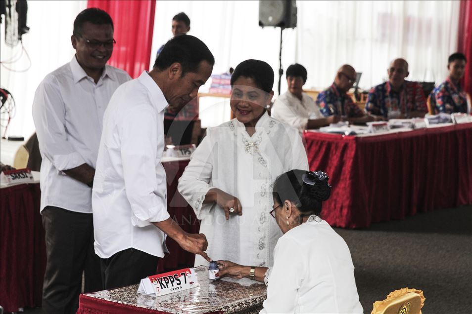 Presiden Jokowi dan Irana berikan suara dalam pemilu 2019