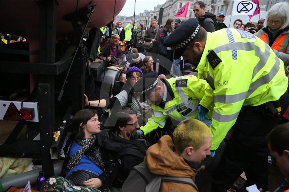 Extinction Rebellion protests continue with new arrests in London