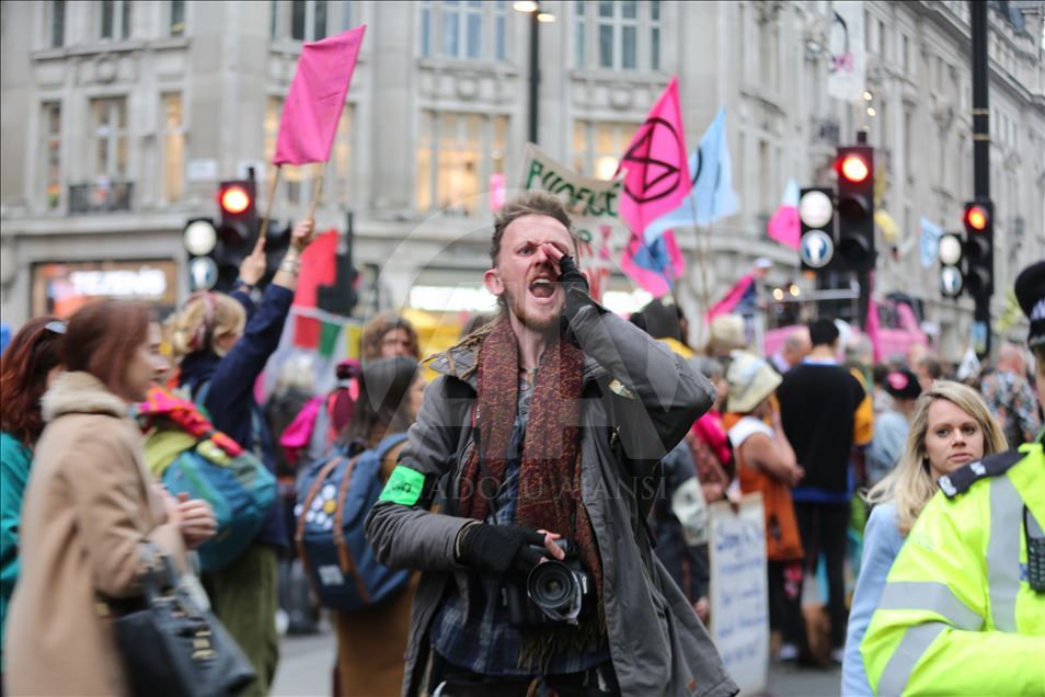 Extinction Rebellion protests continue with new arrests in London