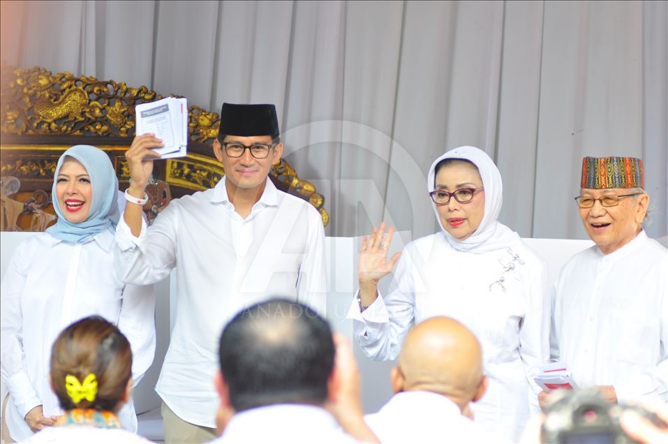 Calon presiden Sandiaga Uno berikan suara 