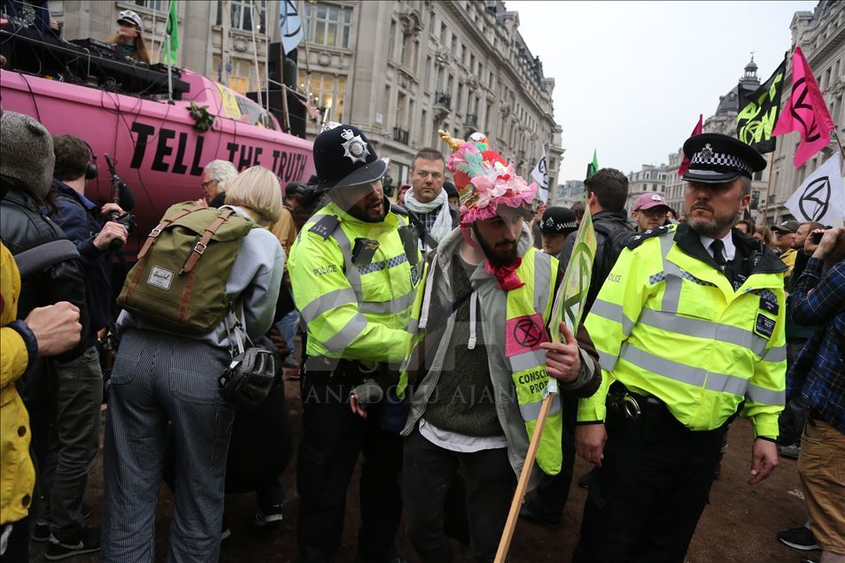 Extinction Rebellion protests continue with new arrests in London