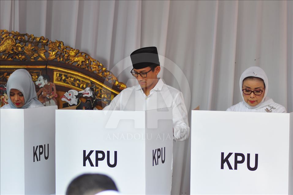 Calon presiden Sandiaga Uno berikan suara 