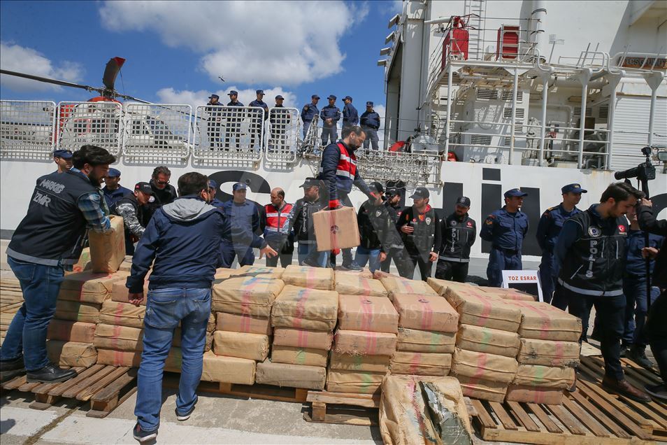 "Birlik Operasyonu"nun yapıldığı balıkçı teknesi İzmir'e getirildi