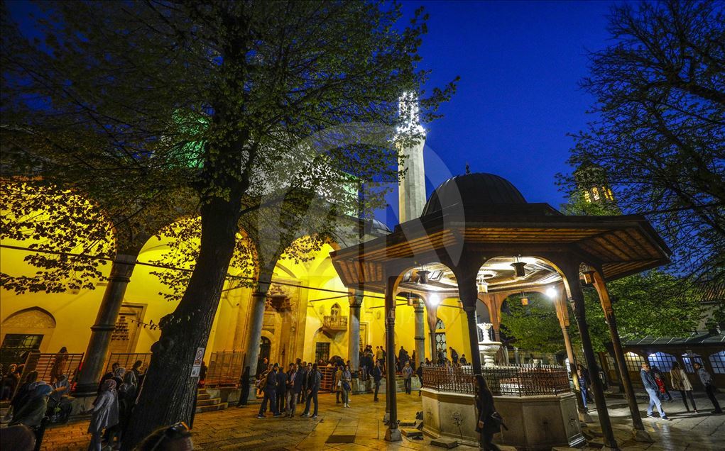 Muslimani večeras obilježavaju Lejletu-l-berat: Noć oprosta, sudbine i želja 