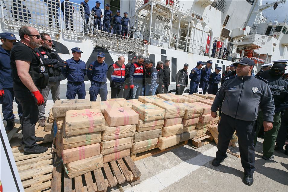 "Birlik Operasyonu"nun yapıldığı balıkçı teknesi İzmir'e getirildi