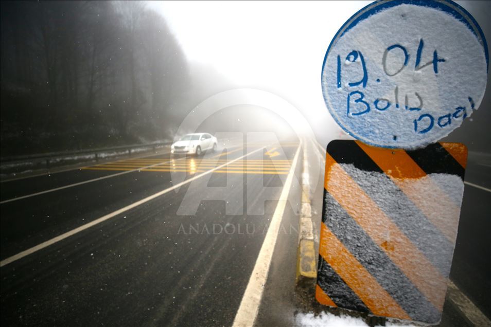 Bolu Dağı'nda kar yağışı