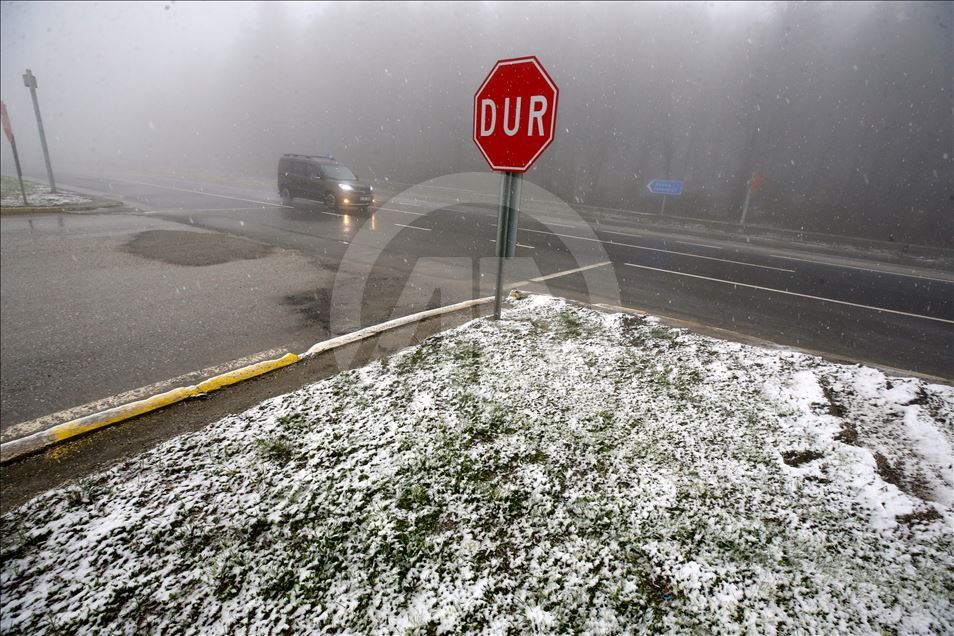 Bolu Dağı'nda kar yağışı