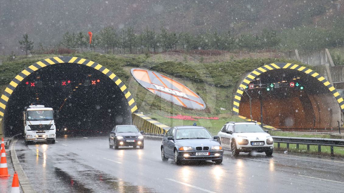Bolu Dağı'nda kar yağışı etkili oldu