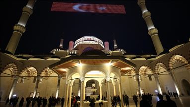مردم استانبول شب برات را در مساجد گرامی داشتند