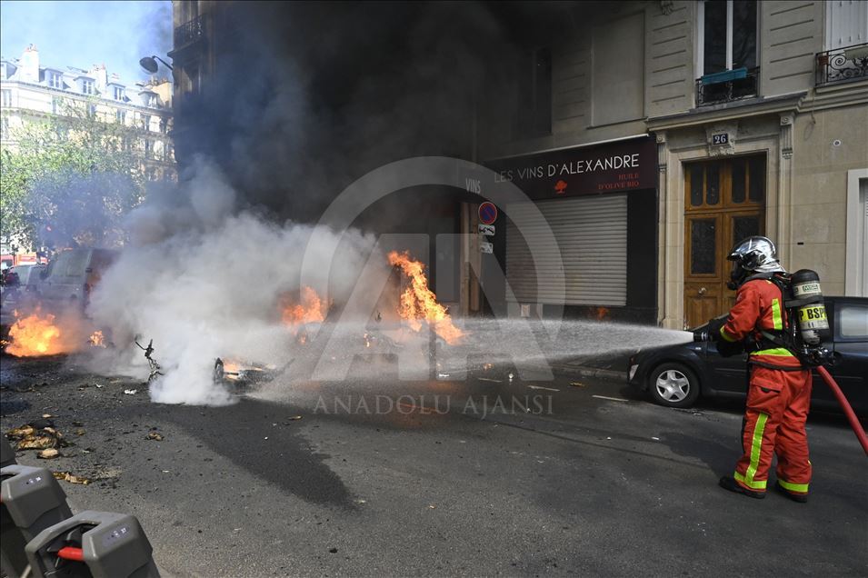 Yellow vests protest in Paris