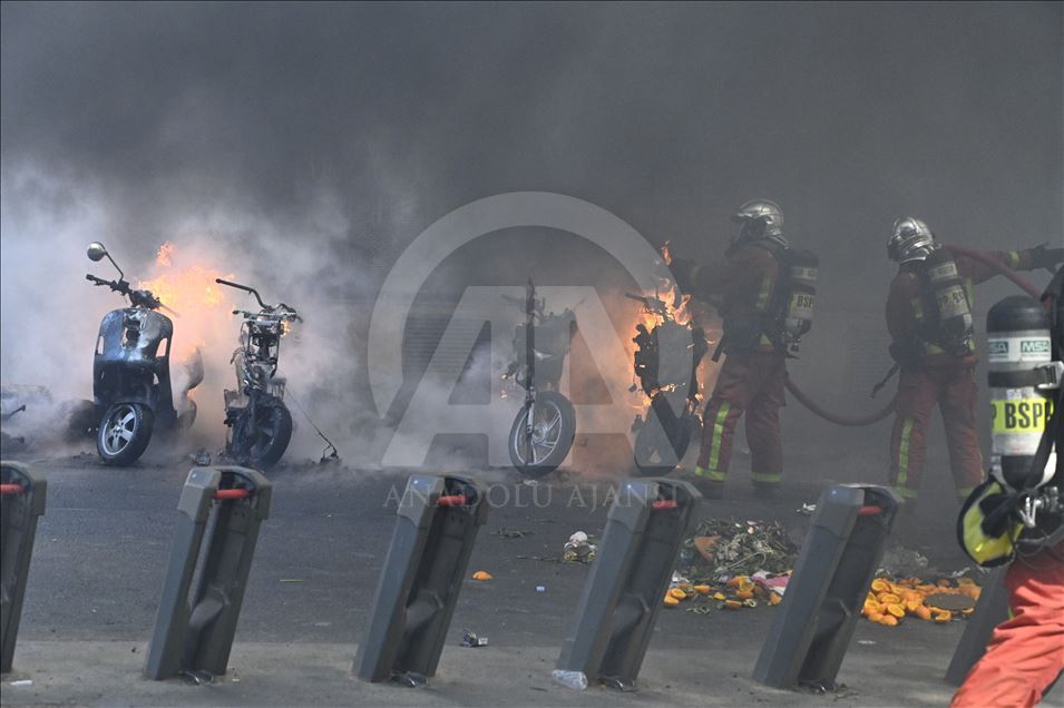 Yellow vests protest in Paris