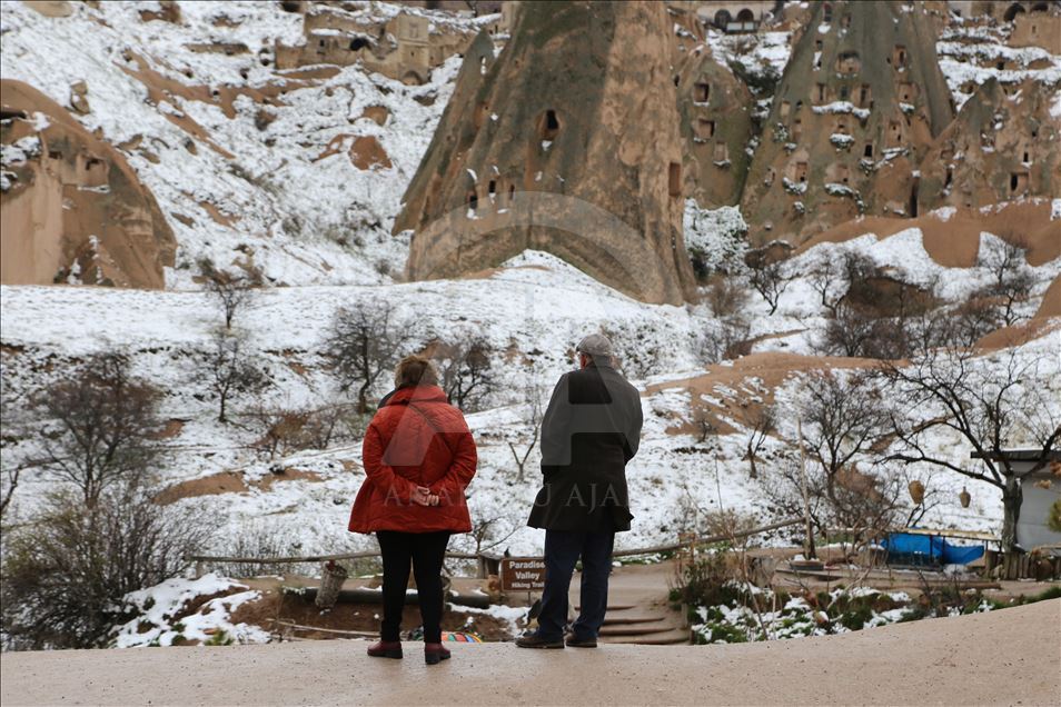 Kapadokya'da nisanda kar yağışı