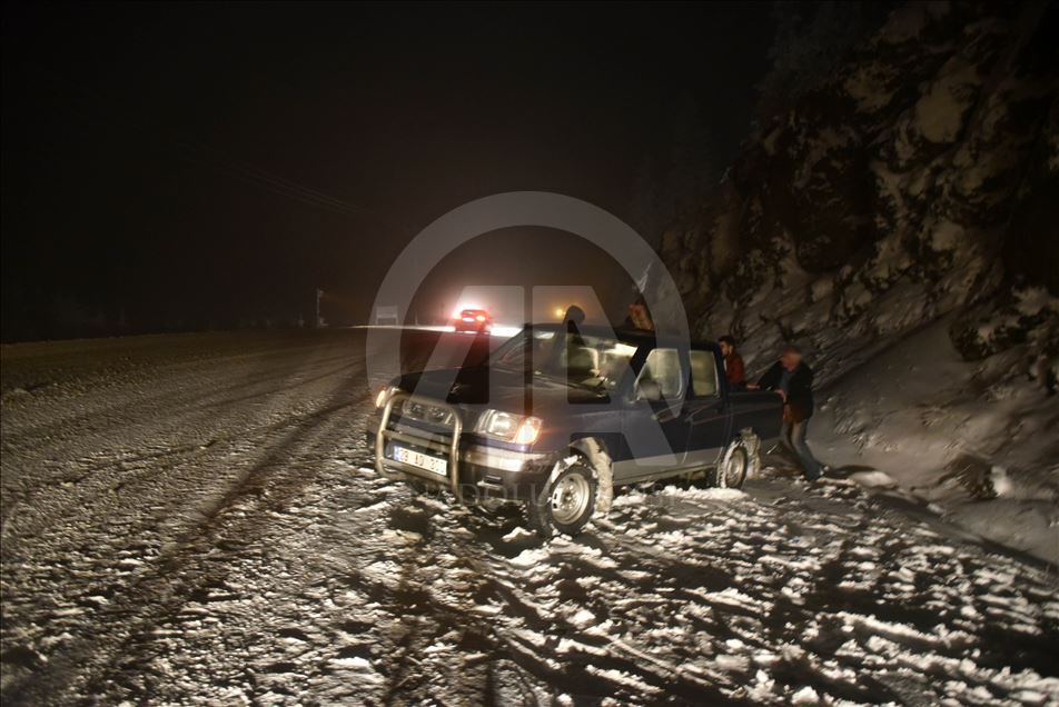 Zigana Dağı'nda kar ulaşımı aksattı