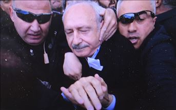 Kemal Kilicdaroglu, président du Parti républicain du peuple (CHP), agressé lors des funérailles d'un soldat martyr turc