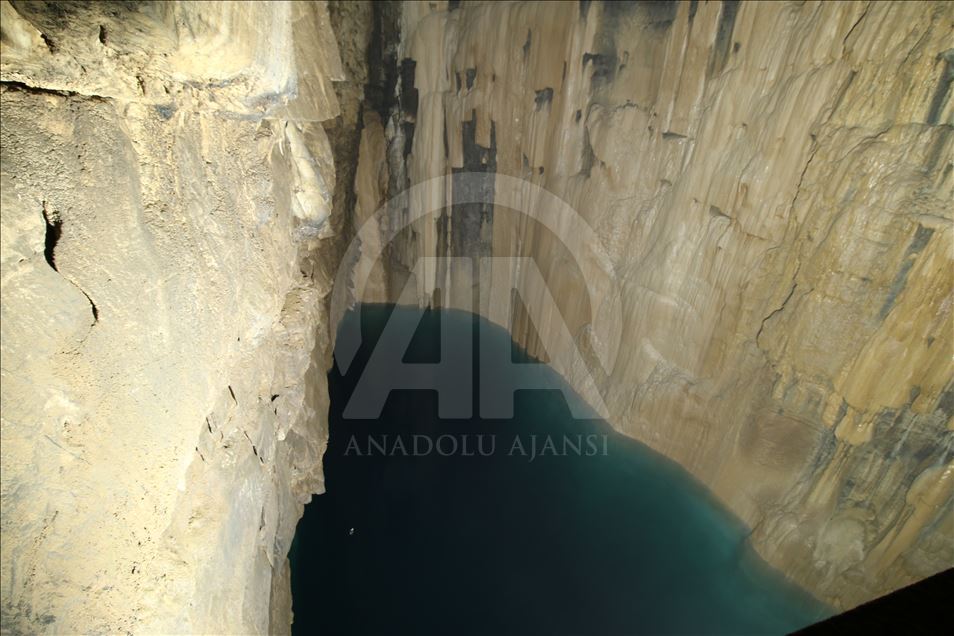 استقبال گسترده گردشگران از غار تیناز تپه در قونیه ترکیه