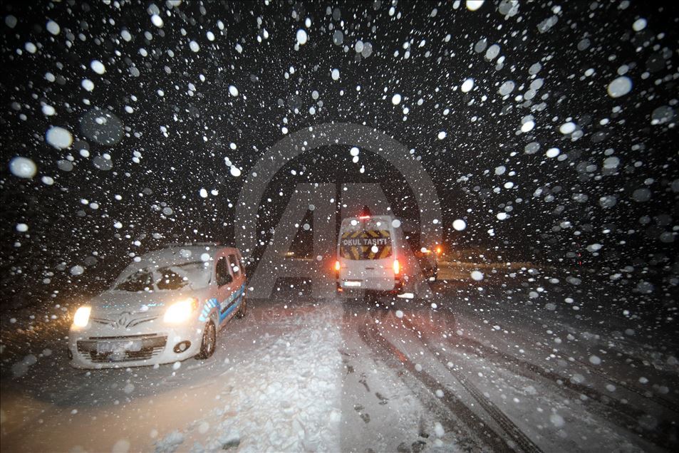 Malatya'da kar yağışı ulaşımı aksattı