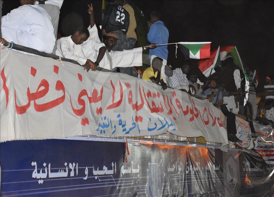 Demonstrasi warga Sudan menuntut transisi pemerintahan sipil