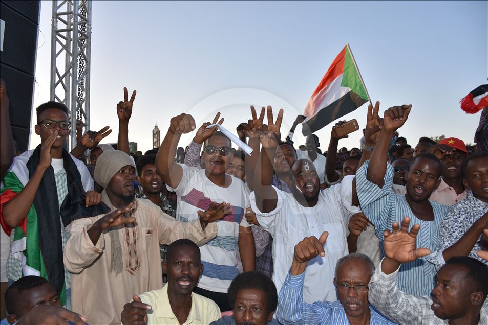 Demonstrasi warga Sudan menuntut transisi pemerintahan sipil