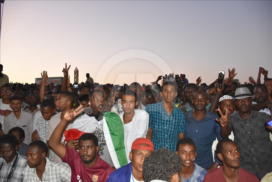Demonstrasi warga Sudan menuntut transisi pemerintahan sipil