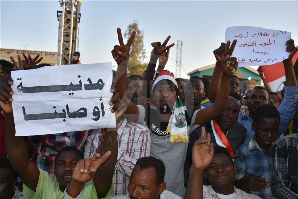 Demonstrasi warga Sudan menuntut pemerintahan transisi sipil