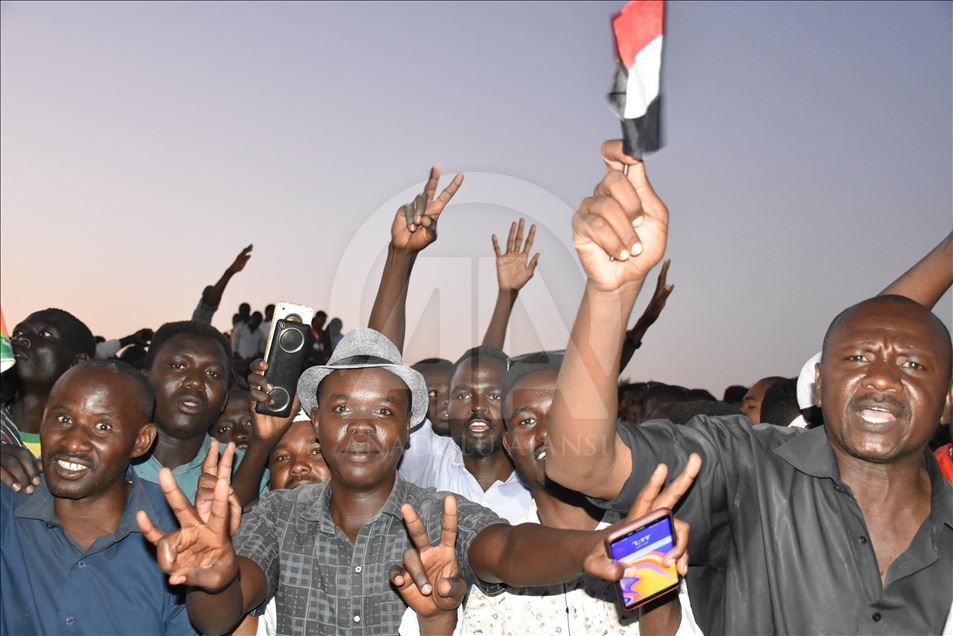 Demonstrasi warga Sudan menuntut transisi pemerintahan sipil