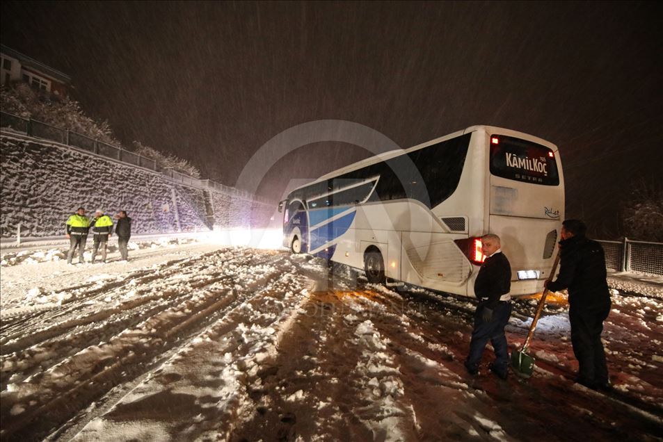 Malatya'da kar yağışı ulaşımı aksattı